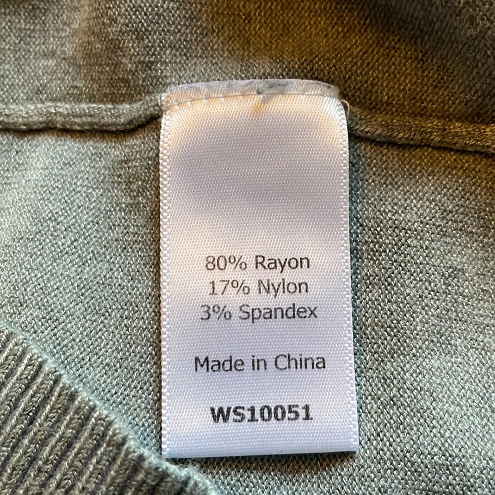NWOT.  Gold Ray Men’s long sleeve sweater.  Size XL - Picture 4 of 4